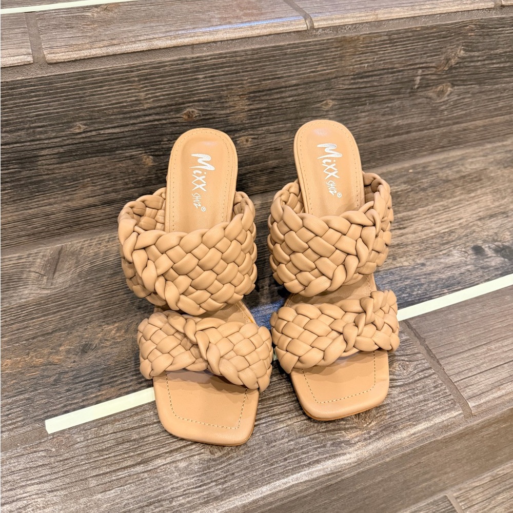 Braided square-toe heels - Picture 2 of 5